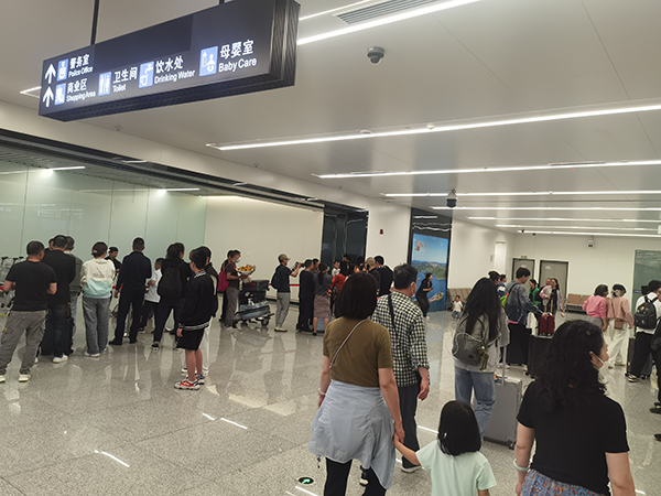 綿陽機(jī)場“五一”假期運送旅客4.75萬人次  同比增長313%2.png